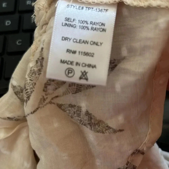 2Bella Long Sleeve V Neck Ruffle Blouse| Large - Picture 5 of 5